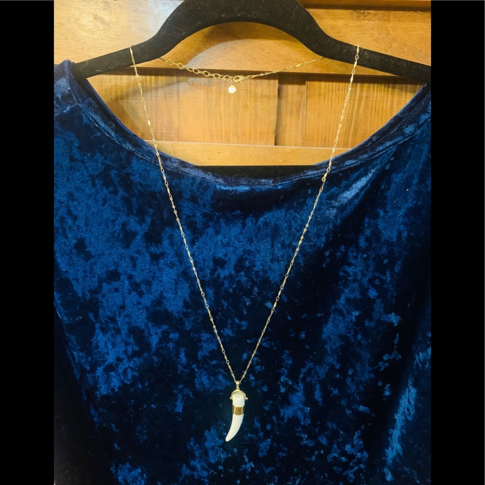 Stella and Dot White Sahara Tusk Necklace